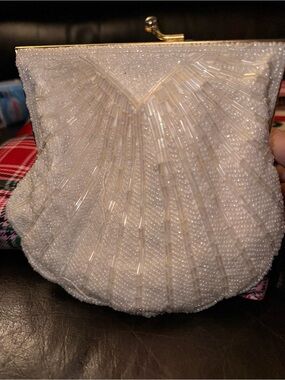 Vintage Partners by Mervyn’s White Beaded Kiss Lock Evening Clutch Purse